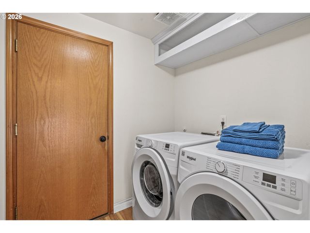 1247 E PIONEER Loop, La Center, WA 98629