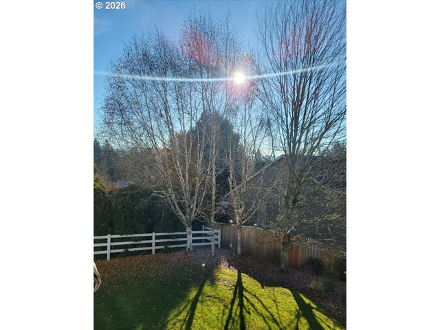 1247 E PIONEER Loop, La Center, WA 98629