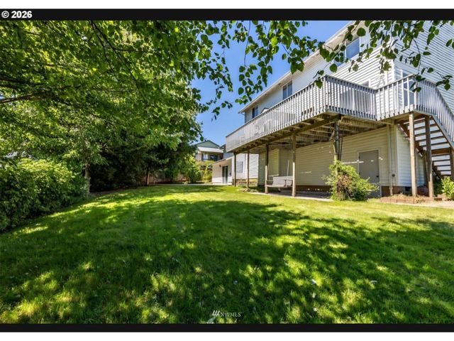 1247 E PIONEER Loop, La Center, WA 98629