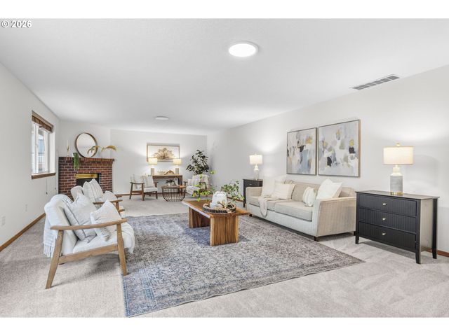 1247 E PIONEER Loop, La Center, WA 98629