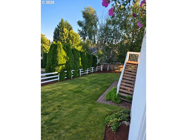 1247 E PIONEER Loop, La Center, WA 98629