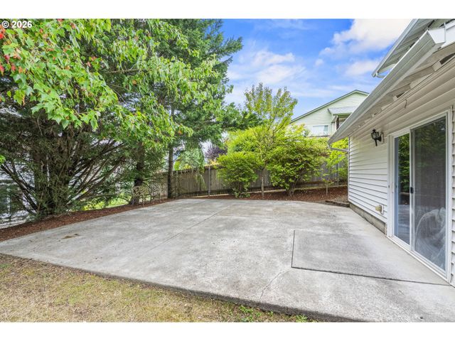 1247 E PIONEER Loop, La Center, WA 98629