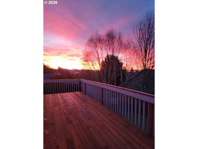1247 E PIONEER Loop, La Center, WA 98629