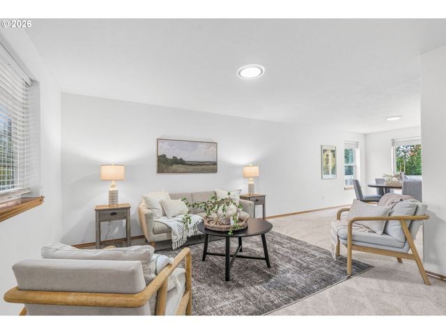 1247 E PIONEER Loop, La Center, WA 98629