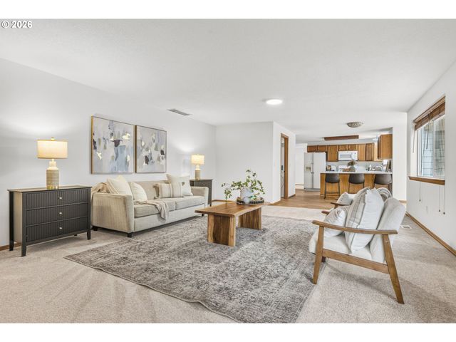 1247 E PIONEER Loop, La Center, WA 98629