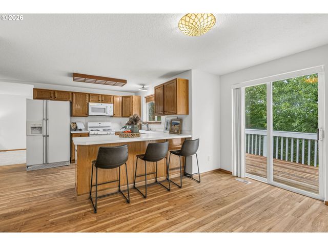 1247 E PIONEER Loop, La Center, WA 98629