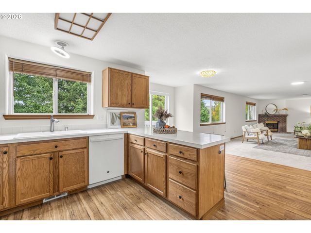 1247 E PIONEER Loop, La Center, WA 98629