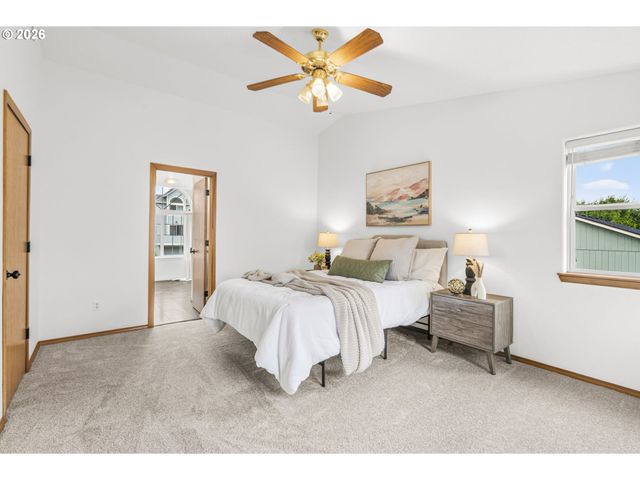 1247 E PIONEER Loop, La Center, WA 98629