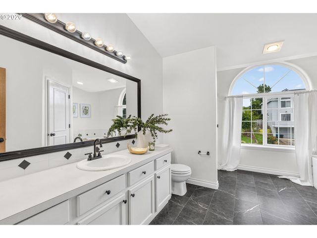 1247 E PIONEER Loop, La Center, WA 98629