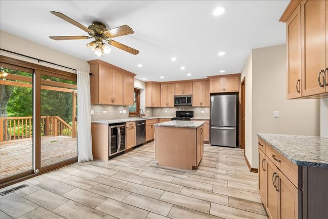 1335 Gaslight Drive, Algonquin, IL 60102
