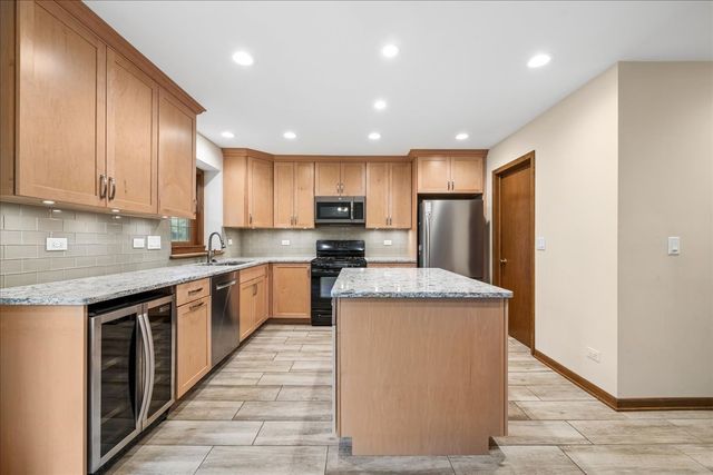 1335 Gaslight Drive, Algonquin, IL 60102