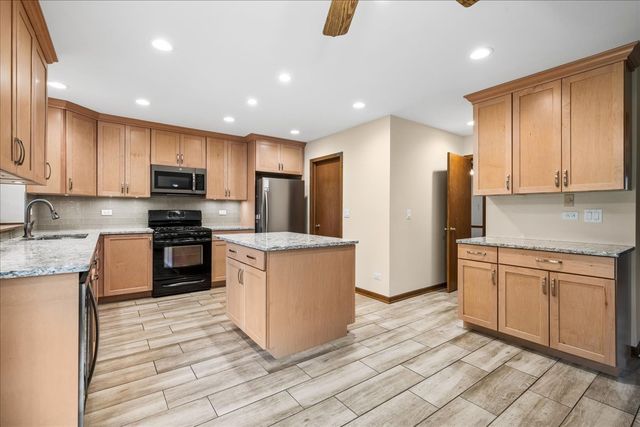 1335 Gaslight Drive, Algonquin, IL 60102