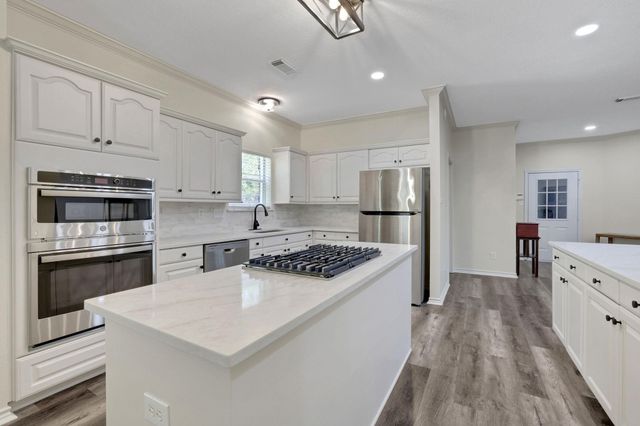 221 Lake Grove Drive, Coldspring, TX 77331