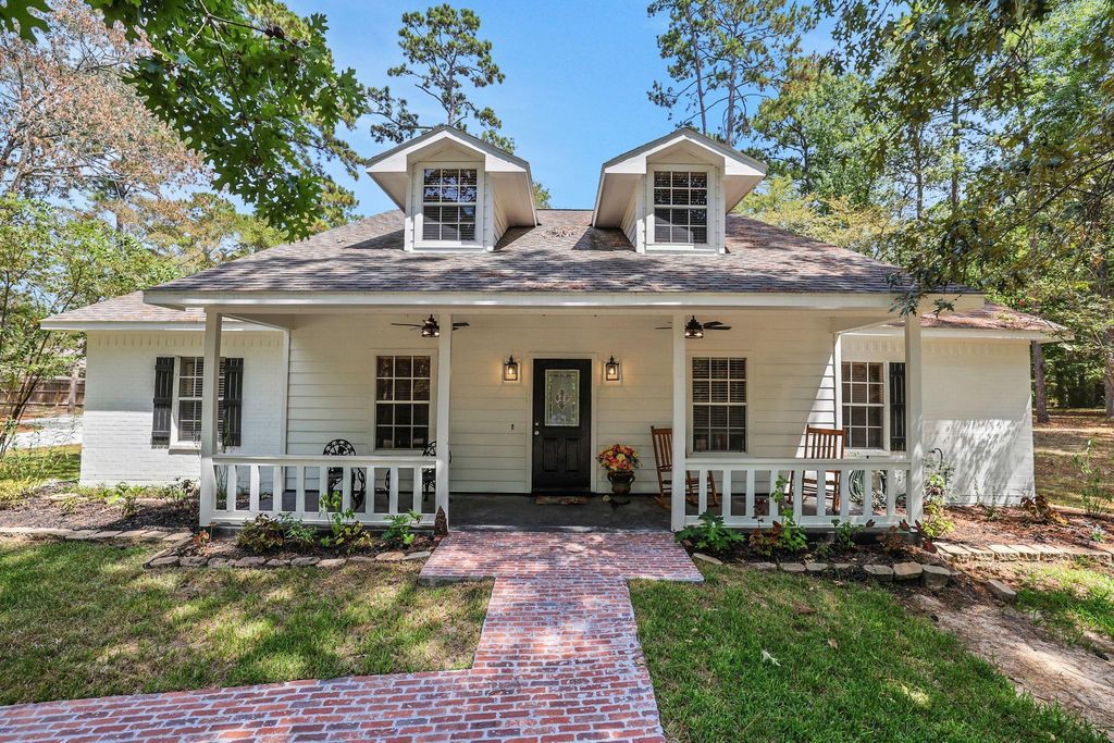 221 Lake Grove Drive, Coldspring, TX 77331
