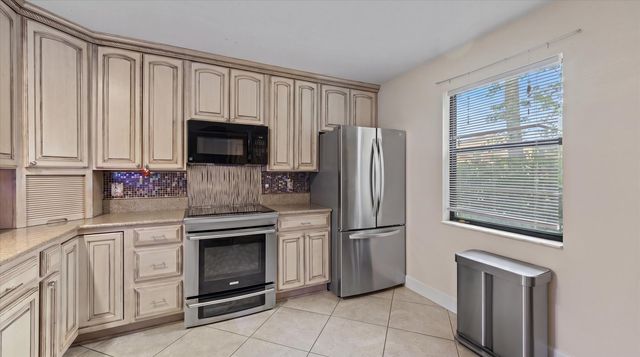 1303 LAKEVIEW Drive E, Royal Palm Beach, FL 33411