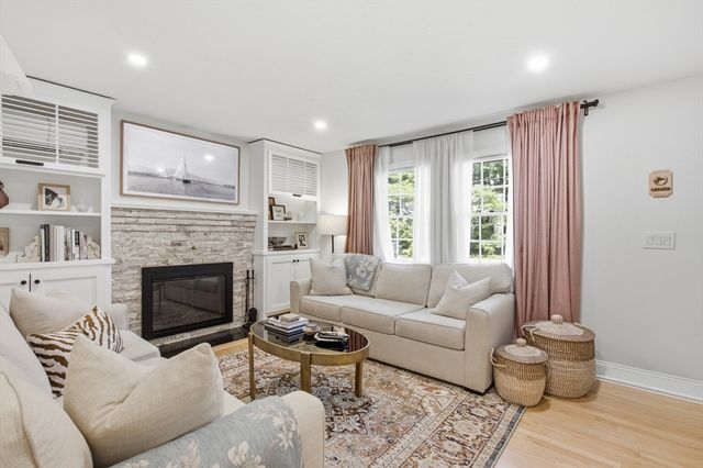 2 Captiva Rd C, Walpole, MA 02081