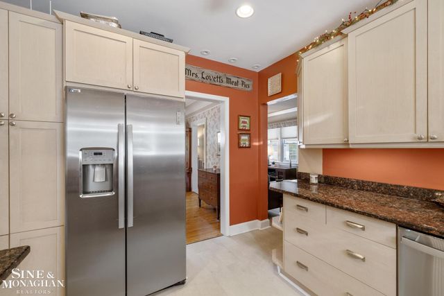 432 Calvin Avenue, Grosse Pointe, MI 48236