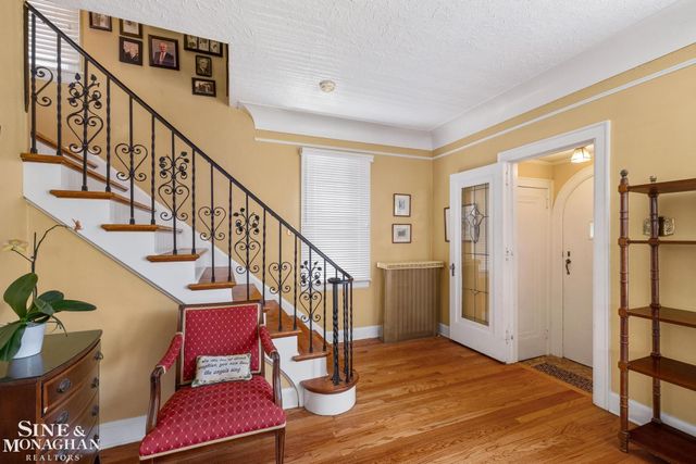 432 Calvin Avenue, Grosse Pointe, MI 48236