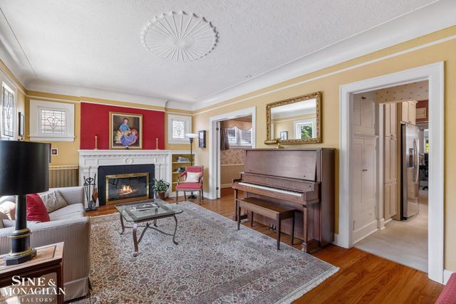 432 Calvin Avenue, Grosse Pointe, MI 48236