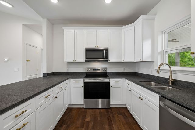 553 Skyview Dr, Ashland City, TN 37015