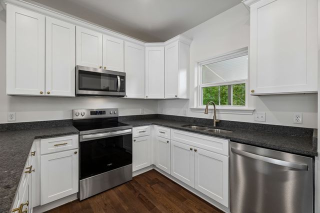 553 Skyview Dr, Ashland City, TN 37015