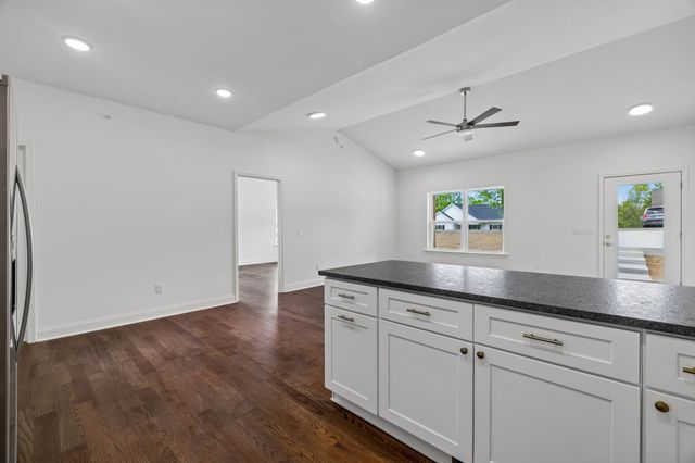 553 Skyview Dr, Ashland City, TN 37015