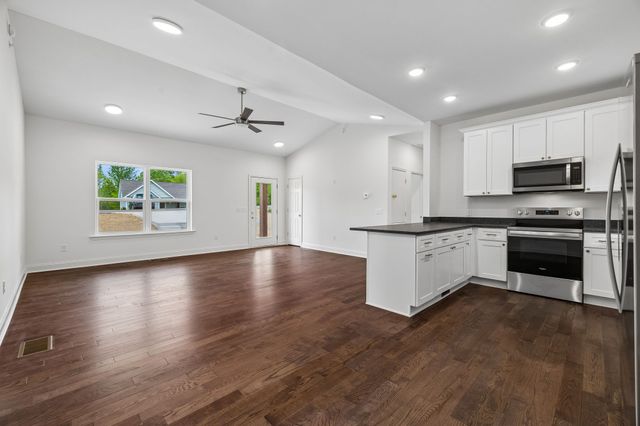 553 Skyview Dr, Ashland City, TN 37015