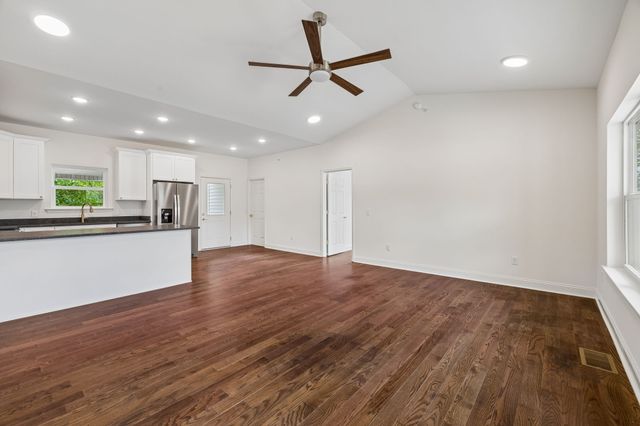 553 Skyview Dr, Ashland City, TN 37015