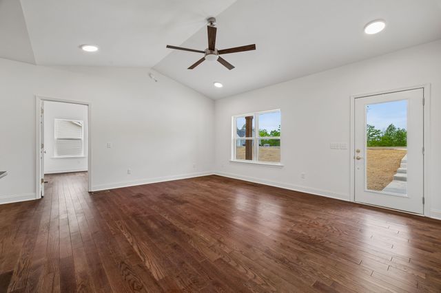 553 Skyview Dr, Ashland City, TN 37015