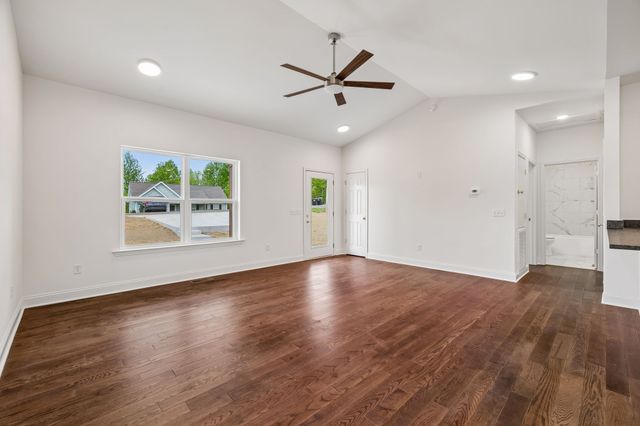 553 Skyview Dr, Ashland City, TN 37015