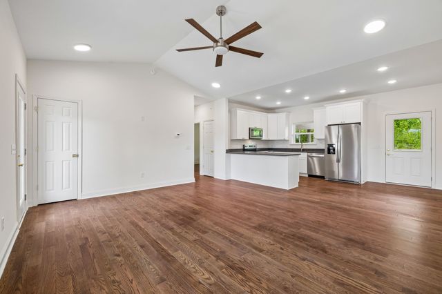 553 Skyview Dr, Ashland City, TN 37015