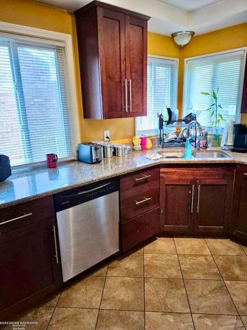 25064 Ronald Road, Roseville, MI 48066