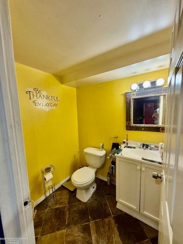 25064 Ronald Road, Roseville, MI 48066