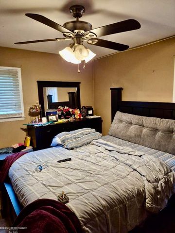 25064 Ronald Road, Roseville, MI 48066