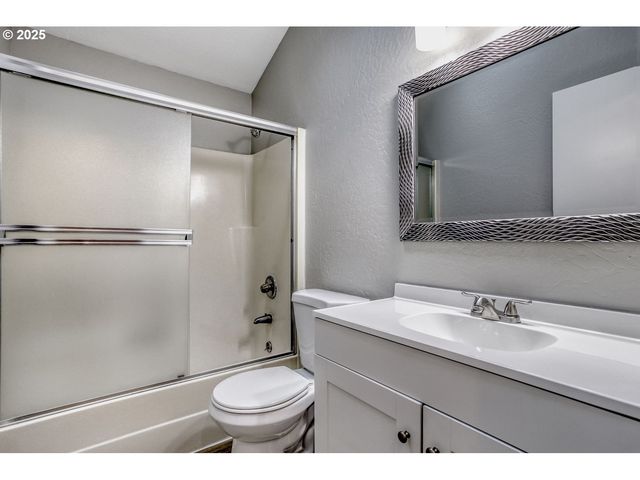 33 ORIOLE Ln, Lake Oswego, OR 97035