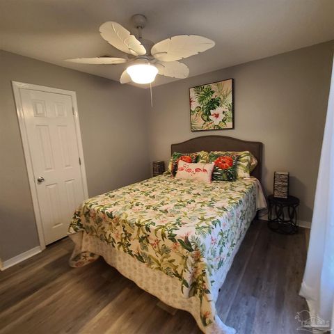 8436 Gulf Blvd, Navarre, FL 32566