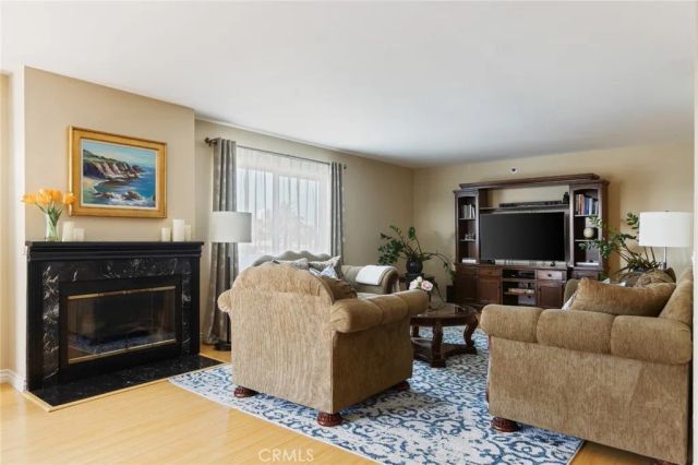 726 Elm Avenue 404, Long Beach, CA 90813