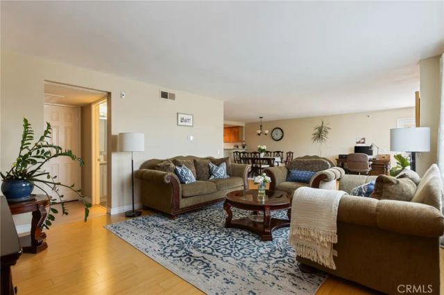 726 Elm Avenue 404, Long Beach, CA 90813