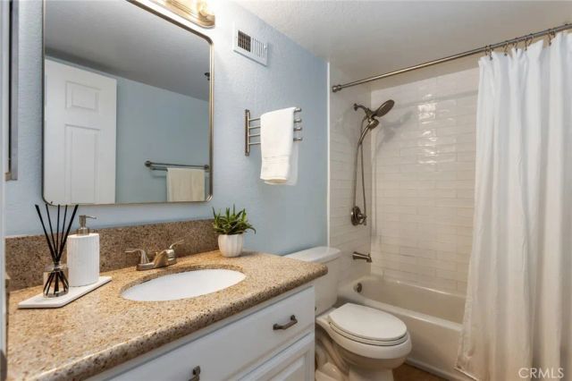 726 Elm Avenue 404, Long Beach, CA 90813