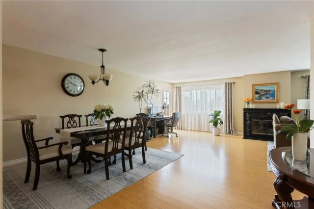 726 Elm Avenue 404, Long Beach, CA 90813