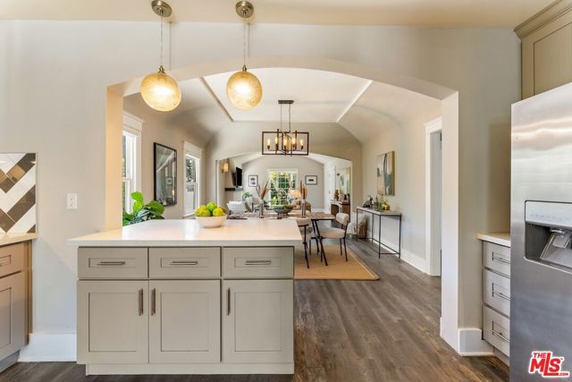 6607 De Longpre Avenue, Los Angeles, CA 90028