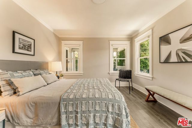 6607 De Longpre Avenue, Los Angeles, CA 90028