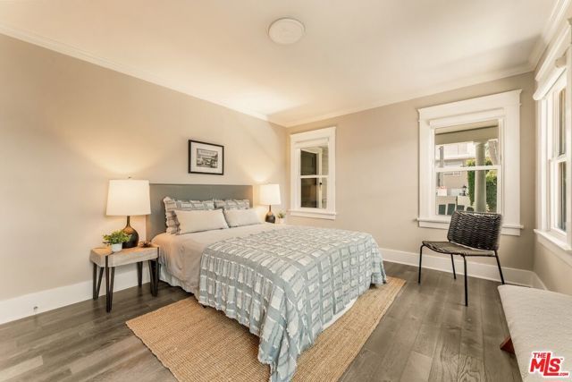 6607 De Longpre Avenue, Los Angeles, CA 90028