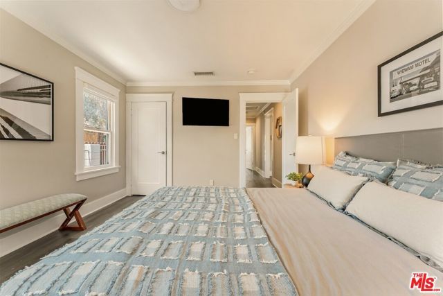 6607 De Longpre Avenue, Los Angeles, CA 90028
