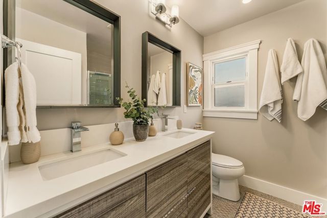 6607 De Longpre Avenue, Los Angeles, CA 90028