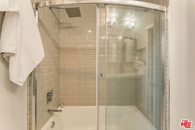 6607 De Longpre Avenue, Los Angeles, CA 90028