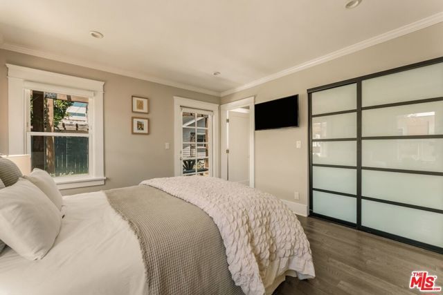 6607 De Longpre Avenue, Los Angeles, CA 90028