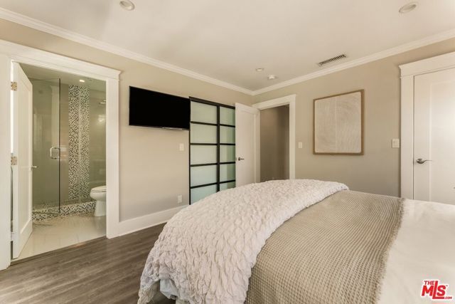 6607 De Longpre Avenue, Los Angeles, CA 90028