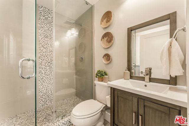 6607 De Longpre Avenue, Los Angeles, CA 90028