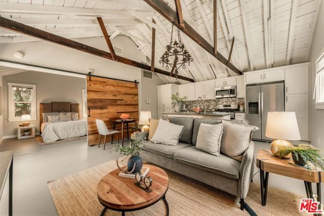 6607 De Longpre Avenue, Los Angeles, CA 90028